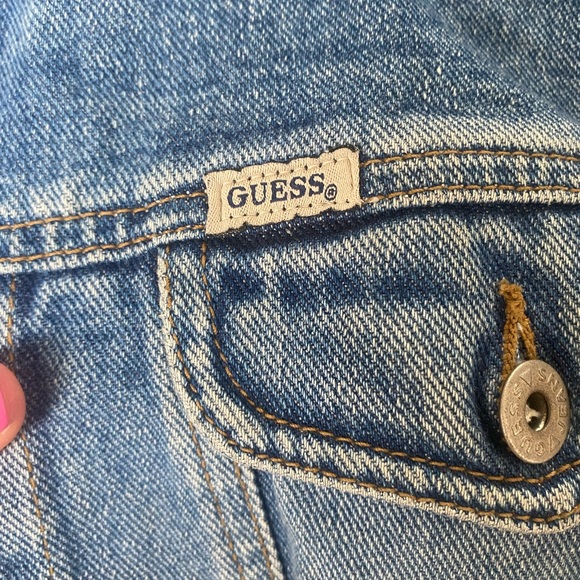 Vintage GUESS Men’s Denim Jacket! 🤠 - Picture 2 of 8